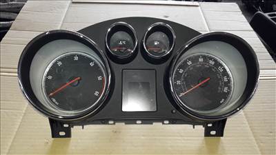 Opel Insignia Óraegység / Kilométeróra 22 956 317