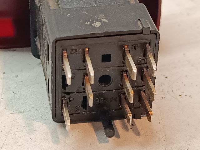 LADA KALINA lépcsőshátú (1118) Vészvillogó Kapcsoló 4. kép