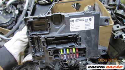 Opel Corsa D biztosítéktábla 13350672rt