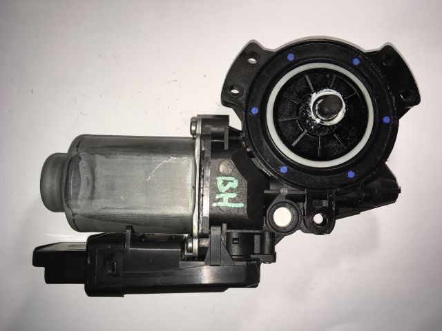 KIA CEED Ferdehátú (ED) Bal hátsó Ablakemelő Motor 2. kép