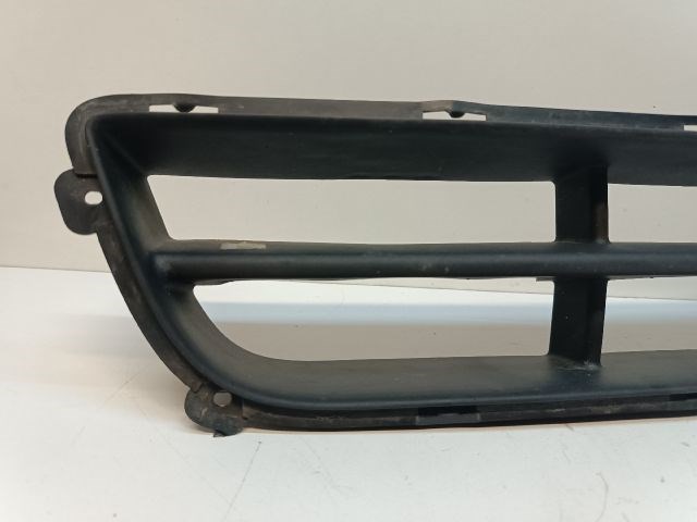 KIA CEED Ferdehátú (ED) Első Lökhárító Alsó Középső Díszrács 4. kép