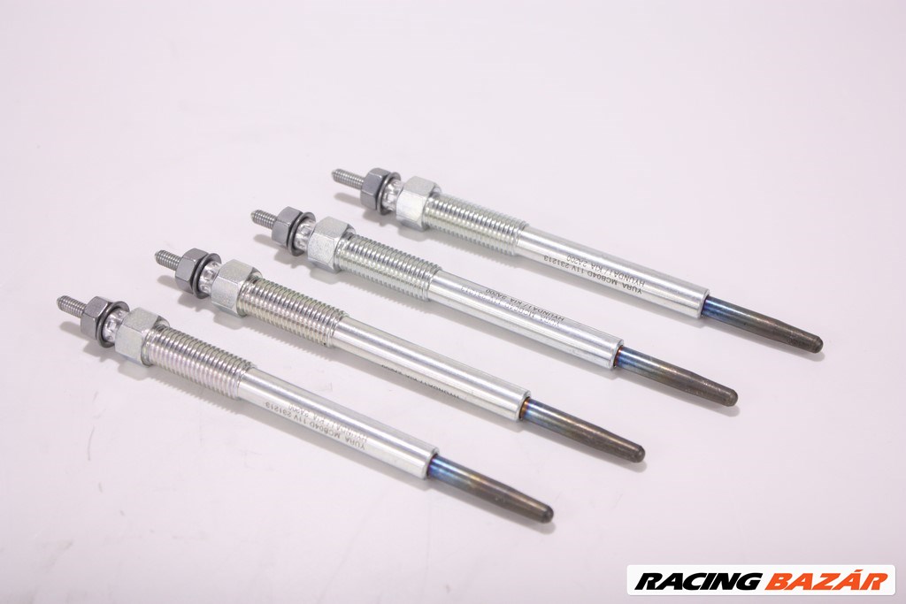 HK13149 GYÁRI ÚJ IZZÍTÓGYERTYA SZETT (4db) - Hyundai Accent 06-11, Elantra 06-15, Getz 02-10, i10 07-10, i20 08-14, i30 07-15, ix20 11-15, Matrix 01-10 / Kia Carens 06-12, Ceed 06-15, Cerato 04-11, Picanto 04-11, Soul 08-16, Rio 05-14, Venga 09-19 - 367102A200 1. kép