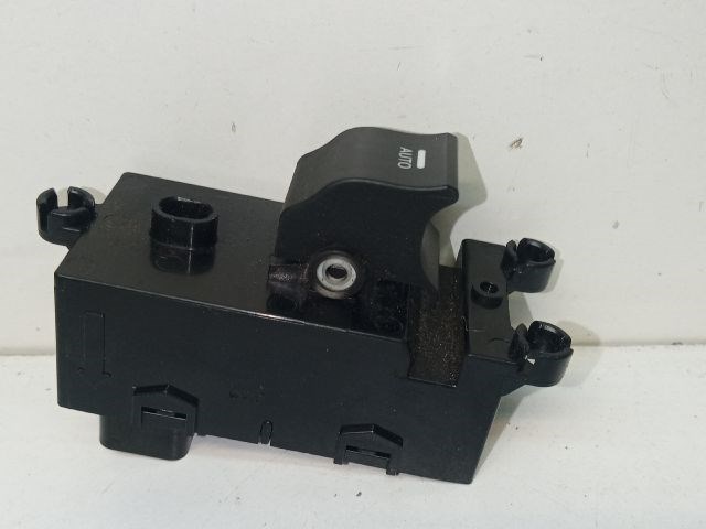 HYUNDAI i40 Jobb első Ablakemelő Kapcsoló 1. kép