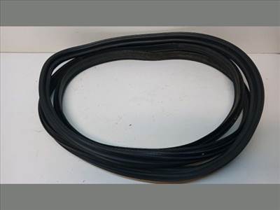 SUBARU FORESTER Csomagtérajtó Gumikéder