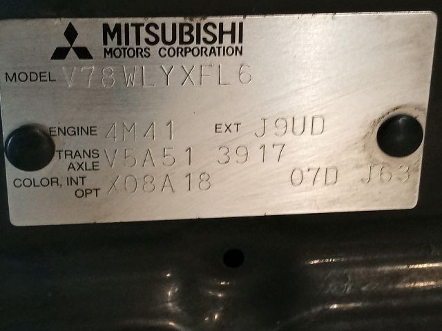 MITSUBISHI PAJERO Motorháztető 3. kép