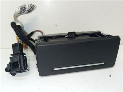 AUDI A8 Hátsó Hamutartó