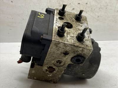 NISSAN MAXIMA QX (A33) ABS Kocka