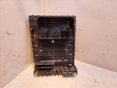 VW TOURAN (1T1, 1T2) Biztosítéktábla Motortér