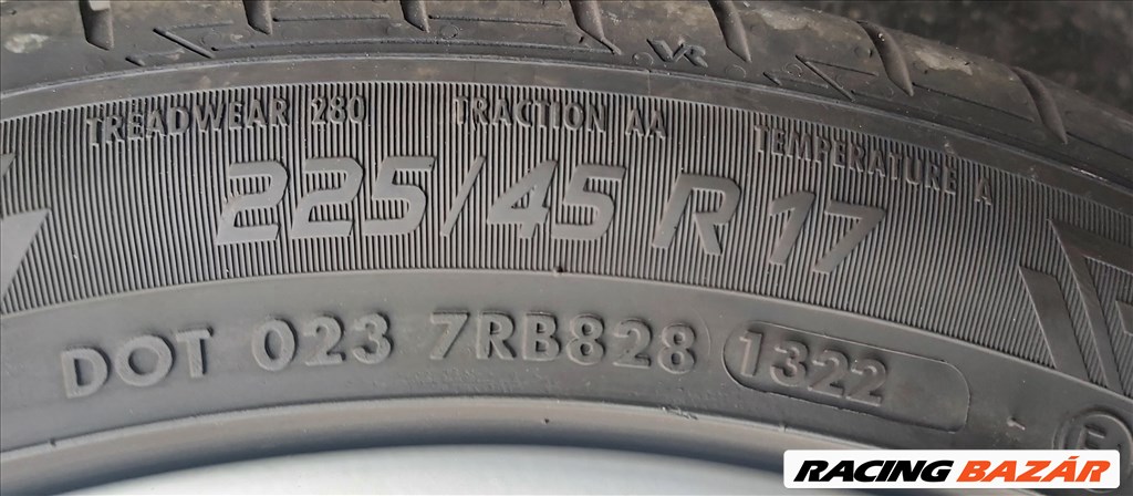  5x112 lyukosztású 17" újszerű felni, rajta 225/45 újszerű Vredestein nyári gumi  9. kép