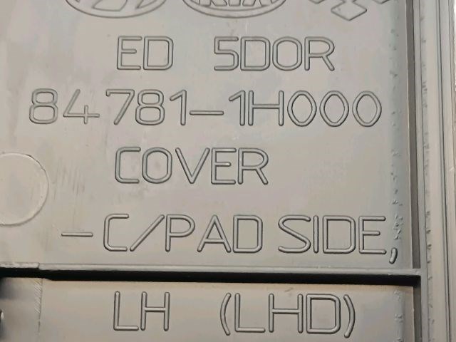 KIA CEED Ferdehátú (ED) Bal Műszerfal Oldalkárpit 3. kép