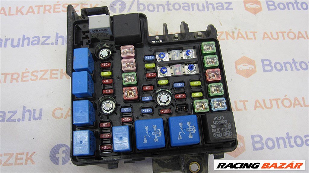 Kia Ceed Eladó gyári 1,4 benzines motortér biztosíték tábla 2. kép