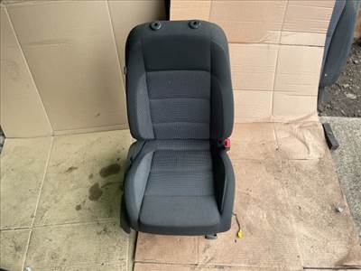 VW GOLF VI (5K1) Jobb első Ülés