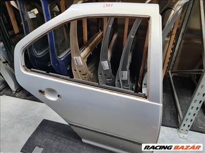 Volkswagen Bora jobb hátsó ajtó LB7Z