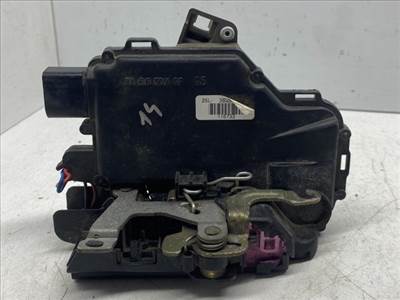 VW PASSAT (3B3) Bal első Ajtózár