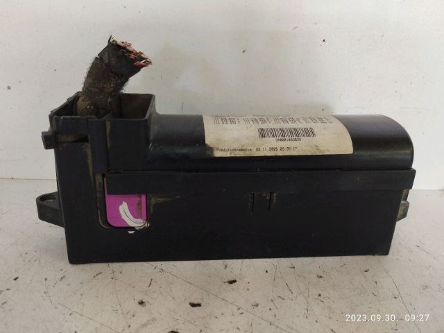 VW TOURAN Biztosítéktábla Utastér 1. kép