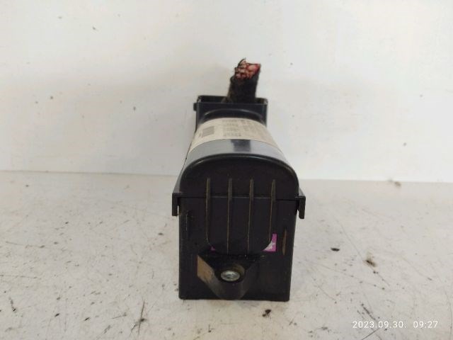 VW TOURAN Biztosítéktábla Utastér 2. kép