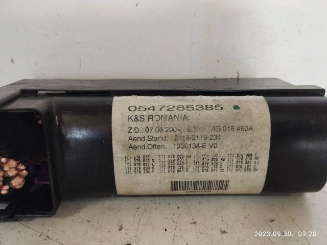 VW TOURAN Biztosítéktábla Utastér 3. kép