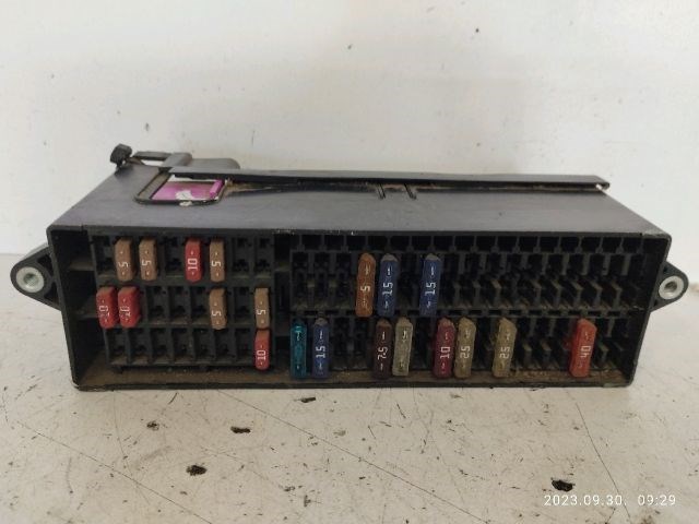 VW TOURAN Biztosítéktábla Utastér 6. kép