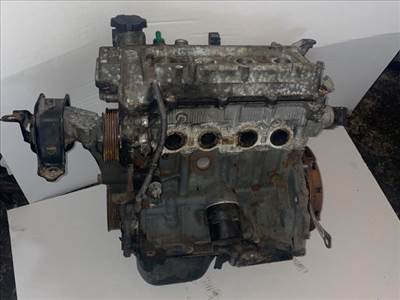 TOYOTA YARIS Motor (Fűzött blokk hengerfejjel)