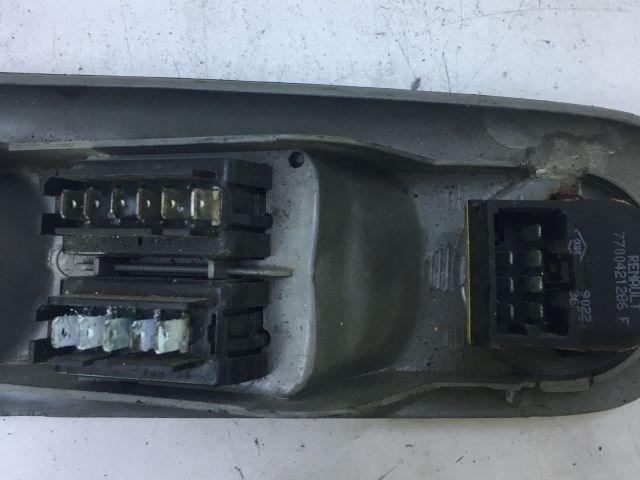 RENAULT TWINGO I (C06_) Bal első Ablakemelő Kapcsoló 3. kép