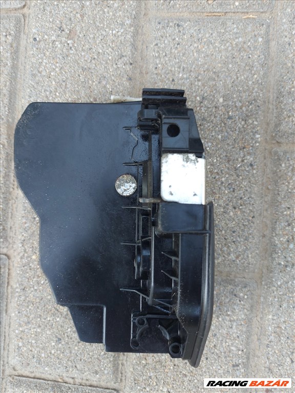BMW1-es,E87,F20,3-as,E90,F30,F31,4-es,F32,5-ös,F07,F10,F11,X1,E84,X3,F25,X5,E70 ajtózár  7229458 2. kép