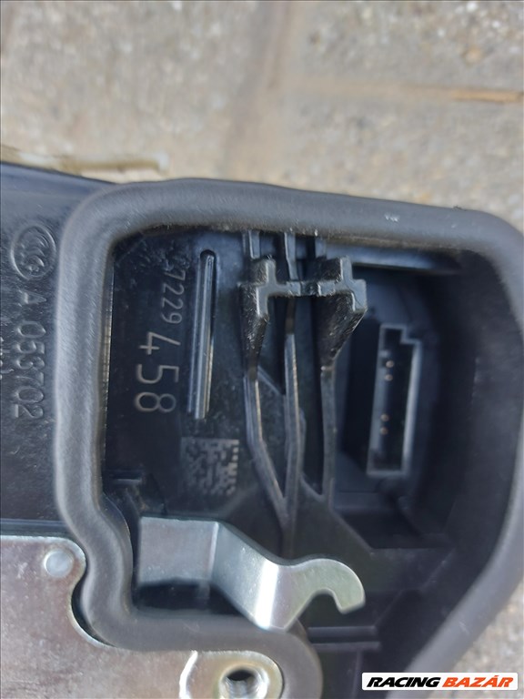 BMW1-es,E87,F20,3-as,E90,F30,F31,4-es,F32,5-ös,F07,F10,F11,X1,E84,X3,F25,X5,E70 ajtózár  7229458 3. kép