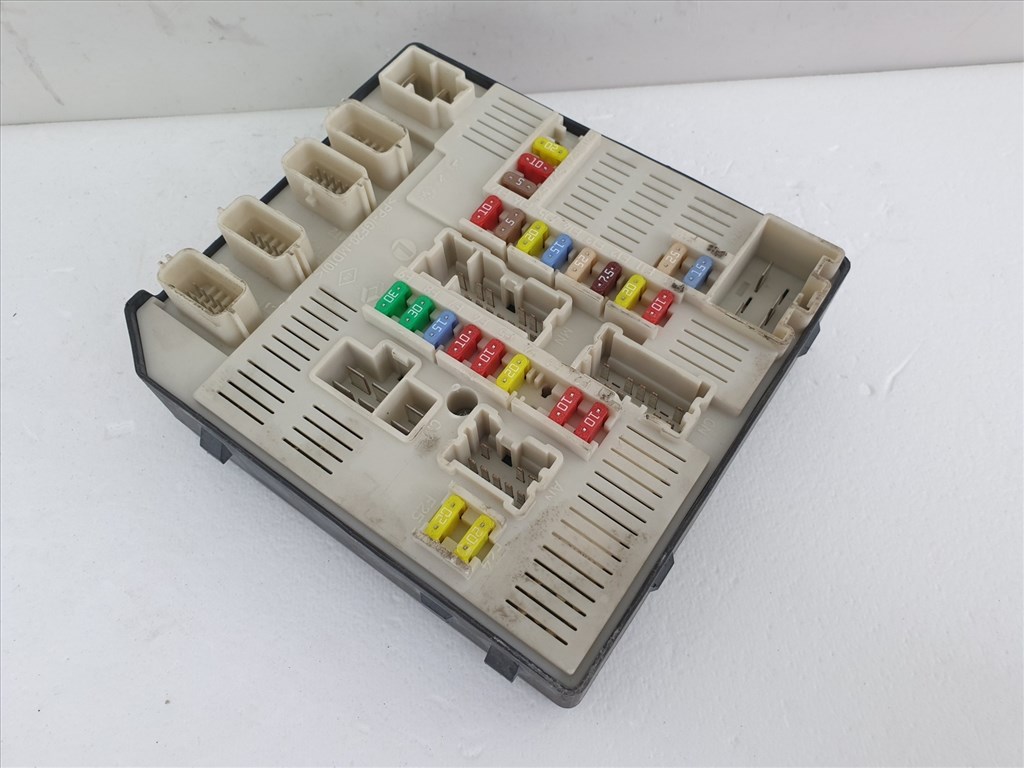 503012 Renault Megane 3, 2009, Biztosíték Tábla, 284B60008R-D, USM, Külső. 2. kép