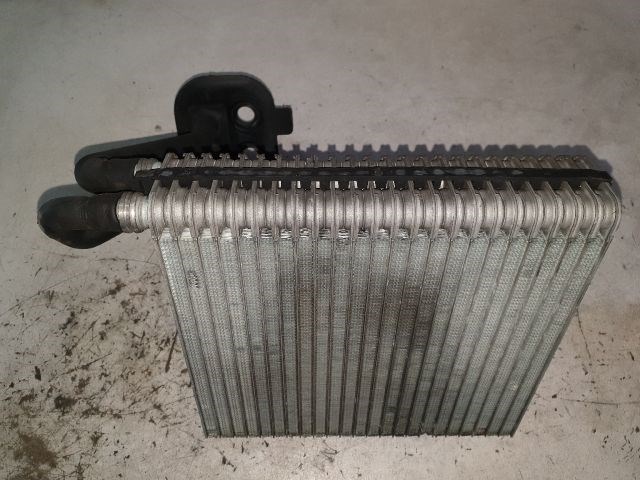 MERCEDES-BENZ A-CLASS (W169) Klímahűtő Radiátor 2. kép