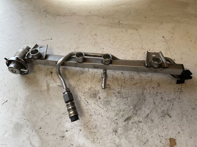 AUDI A4 (8D2, B5) Porlasztó Sor / Híd 1. kép