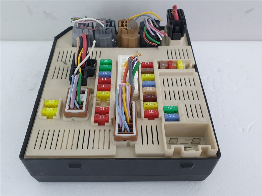 503011 Renault Megane 3, 2011, Biztosíték Tábla, USM, 284B68372R, Külső 8. kép