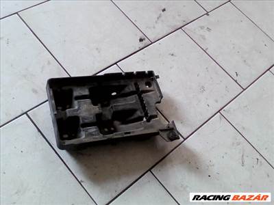 VOLVO V40 Akkumulátor tartó