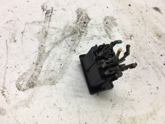 TRABANT 1.1 Vészvillogó Kapcsoló 2. kép