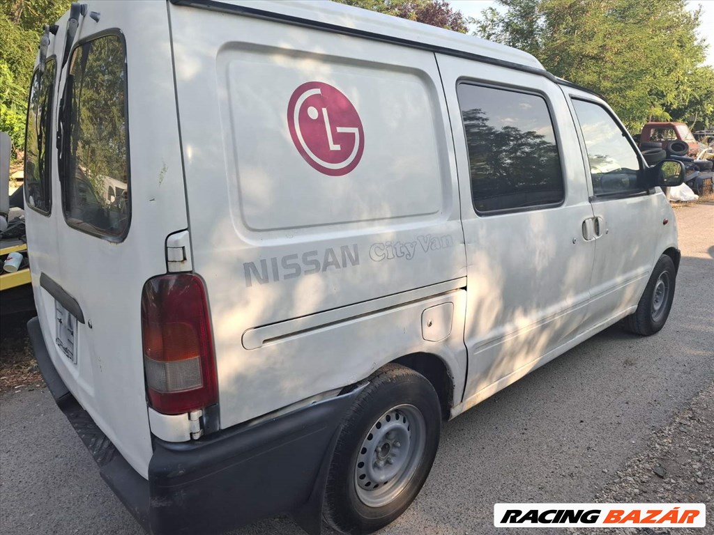 Nissan Vanette II hátsó lökhárító 1. kép