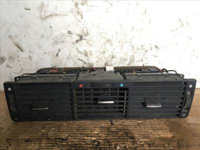 AUDI A8 (4D2, 4D8) Középső Szellőző