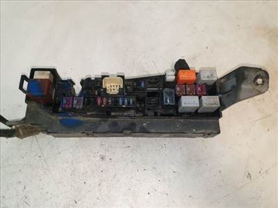 TOYOTA COROLLA (ZZE12_, NDE12_, ZDE12_) Biztosítéktábla Motortér