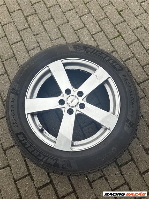  5x112 lyukosztású 18" használt Dezent alufelni, rajta 235/60 újszerű Michelin téli gumi 1. kép