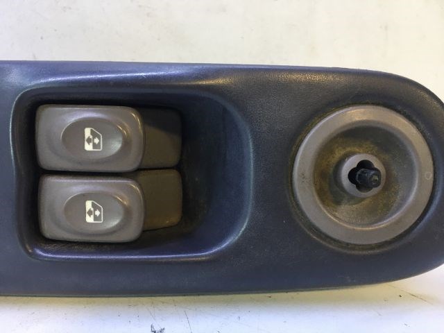 RENAULT TWINGO I (C06_) Jobb első Ablakemelő Kapcsoló 2. kép