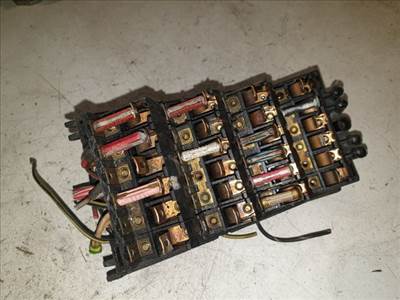 MERCEDES-BENZ E-CLASS (W124) Biztosítéktábla Utastér