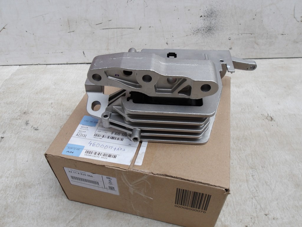 (GYÁRI ÚJ) BMW motortartó bak F39/F40/F44 1. kép