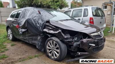 Opel Astra J Kombi A14NET Alkatrész