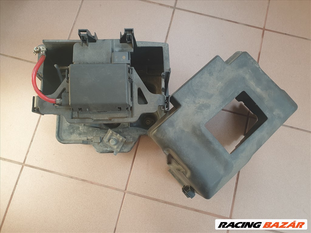 Volkswagen Golf IV akkumulátor doboz, benzines 1J0 915 335 A 9. kép