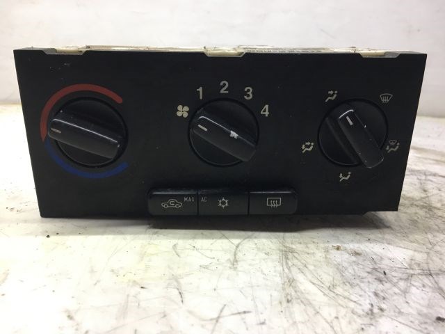 OPEL ASTRA G Ferdehátú (F48_, F08_) Fűtéskapcsoló (manuális klímás) 1. kép