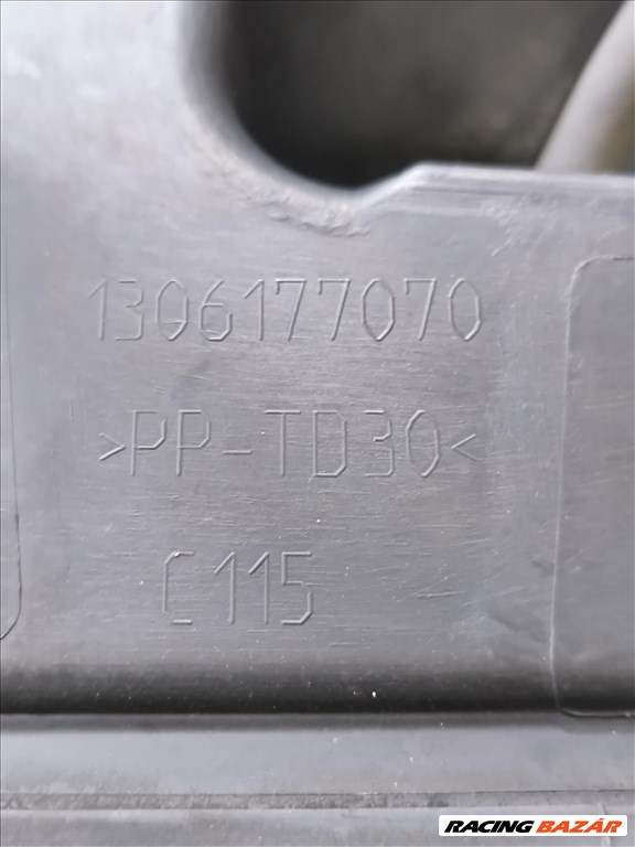 Fiat DUCATO Citroen JUMPER Peugeot BOXER 06 Levélfogó műanyag rács 3704 1306177070 1306178070 7. kép