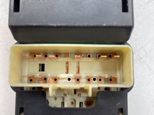 CHEVROLET CAPTIVA (C100, C140) Ablakemelő Kapcsoló Négyes / Kettes 4. kép