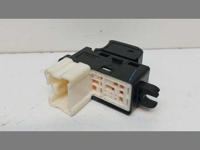 SUBARU FORESTER Bal hátsó Ablakemelő Kapcsoló 2. kép