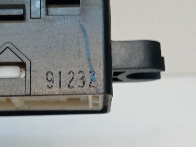 SUBARU FORESTER Bal hátsó Ablakemelő Kapcsoló 3. kép