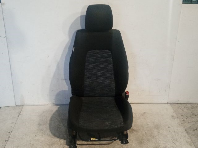 KIA CEED Ferdehátú (ED) Jobb első Ülés 1. kép