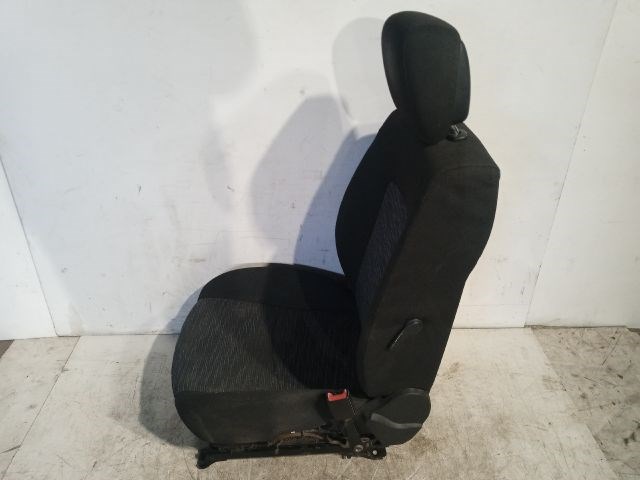 KIA CEED Ferdehátú (ED) Jobb első Ülés 5. kép