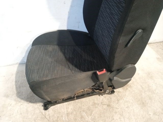 KIA CEED Ferdehátú (ED) Jobb első Ülés 6. kép