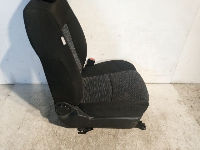 KIA CEED Ferdehátú (ED) Jobb első Ülés 7. kép